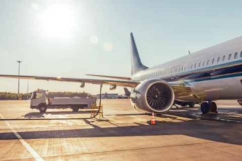 Airliner Refuel