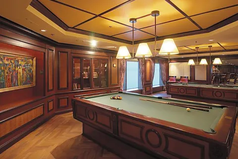 Mariner of the Seas - Pool Table