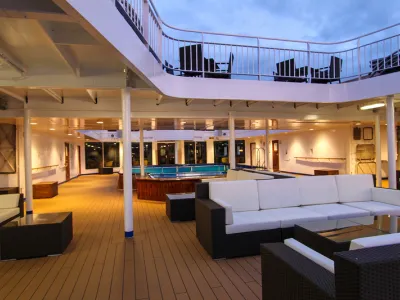 Ocean Endeavour - Entertainment