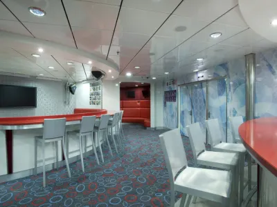 Carnival Glory - Kids & Teens
