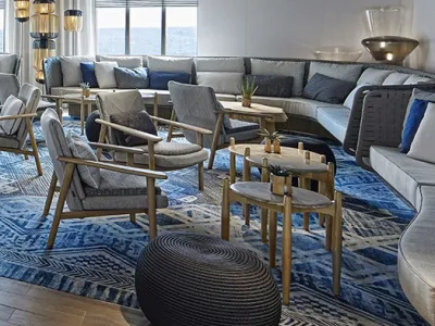 Lounges & Bars